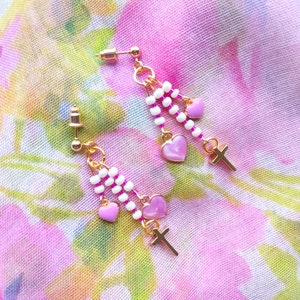 Elegantes pendientes colgantes de cruz y corazones dorados. Excelente regalo para Pascua. Regalo cristiano. Regalo de fe. Regalo para adolescentes. Ligeros. Asequibles.
