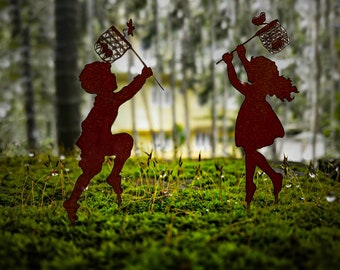 Rustic Looks Metal BOY & GIRL Silhouette Chasing Insect, Boy and Girl Silhouette Art Metal Garden Yard Art Boy and Girl Catching Butterflies