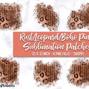 Op de afbeelding: Zes digitale sublimatieontwerpen met een roestkleurige en roze luipaardprint met een verweerde, textuurrijke uitstraling. De ontwerpen zijn 30,48 cm bij 30,48 cm en hebben een resolutie van 300 pixels per inch.