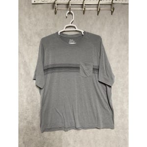 Maglietta HUK da uomo, taglia 3XL, grigia, modello Waypoint Fishing S/S, con tasca, per attività all'aperto e protezione UPF. immagine 2
