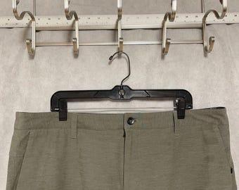 Pantaloncini Vuori da uomo taglia 38, verde militare, modello Chino 9", prestazioni attive, V368, leggeri