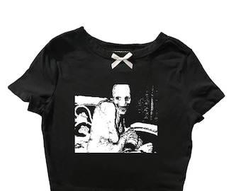 T-shirt pour bébé avec nœud expérimental russe sur le sommeil (chemise courte ajustée pour femme). ||||||||||||| vêtements alternatifs