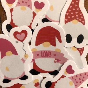 Gnomie-stickers, liefde, valentijnskaarten, weerbestendige of waterdichtmakende UV-glans/mat vinylstickers Geweldig voor laptop, game, auto, raam, muur, enz.