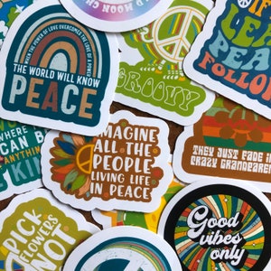 Pegatinas Groovy Peace, Wild Child, Be Kind, pegatinas mate brillantes resistentes al agua y a la intemperie para automóviles, vehículos recreativos, computadoras portátiles, tazas, tarjetas o donde sea