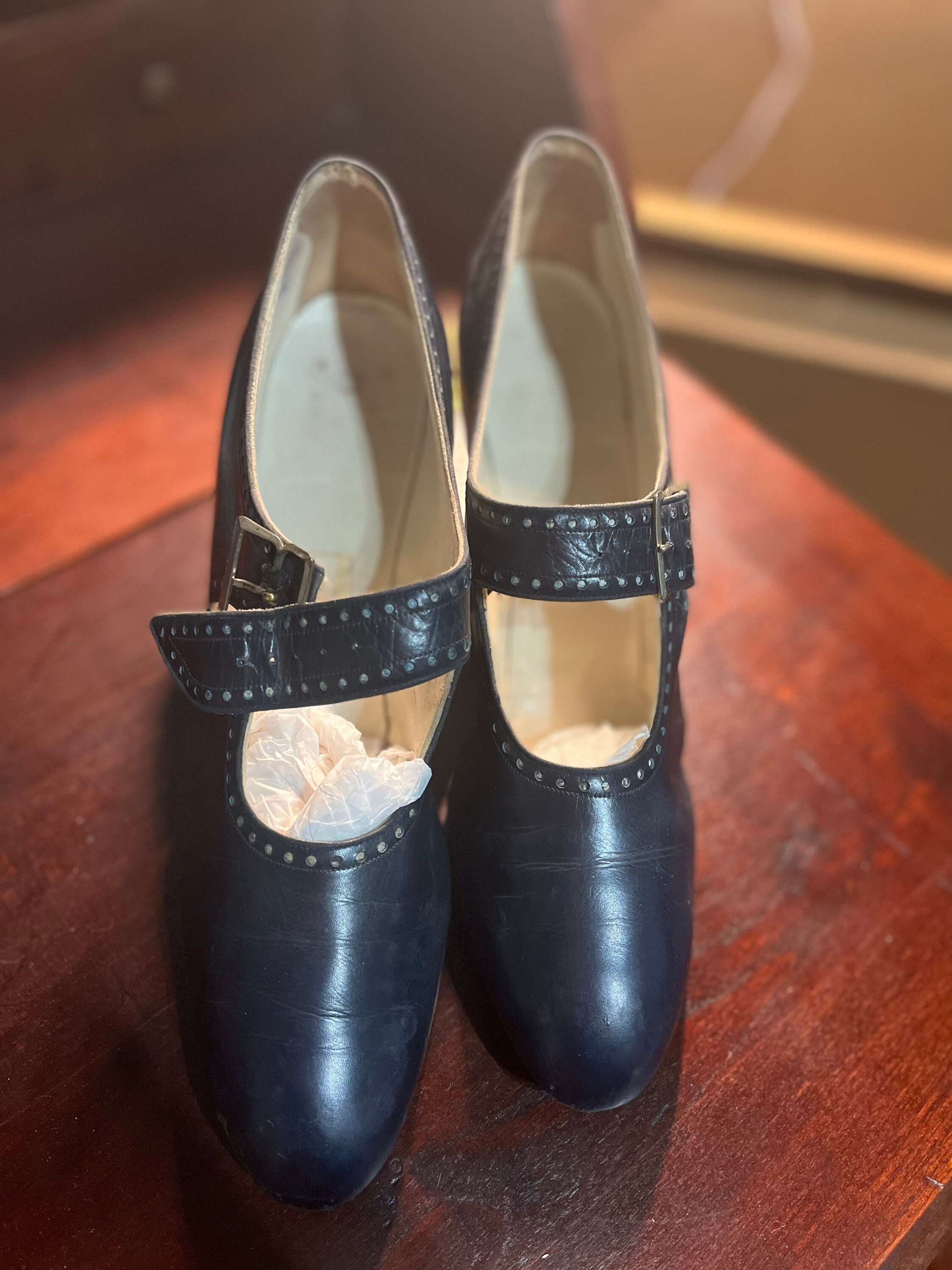 navy blue mary jane pumps