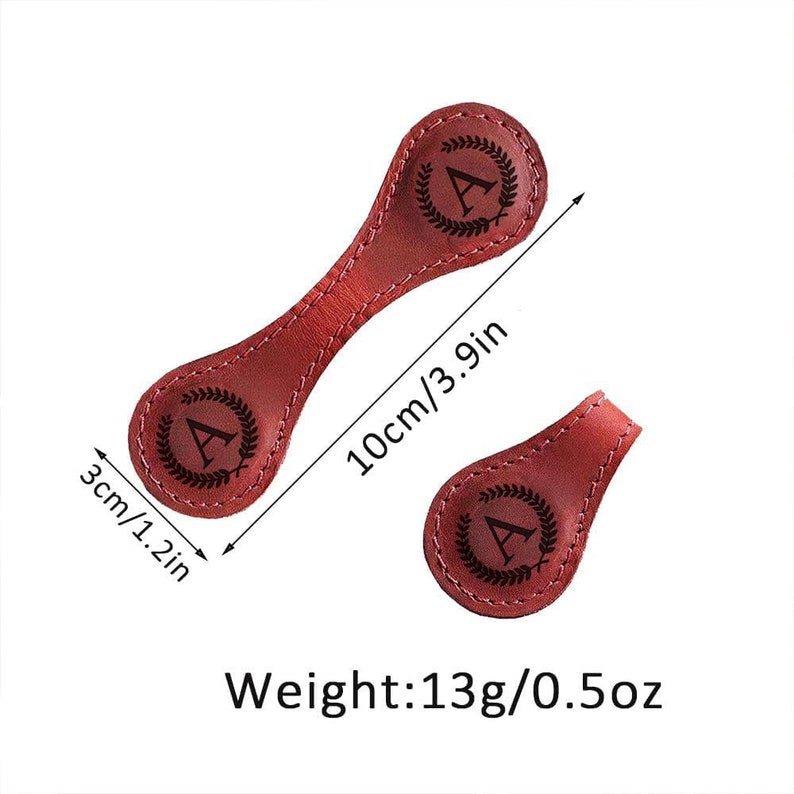 Magnetiskt bokmärke i läder, personligt läderbokmärke, initialer i läderbokmärke, handgjort, läsarpresent, present till honom, present till henne bild 4