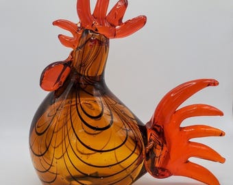 Gallo de vidrio artístico soplado a mano, marrón con remolinos rojos, figura de gallina, decoración de granja, 7"