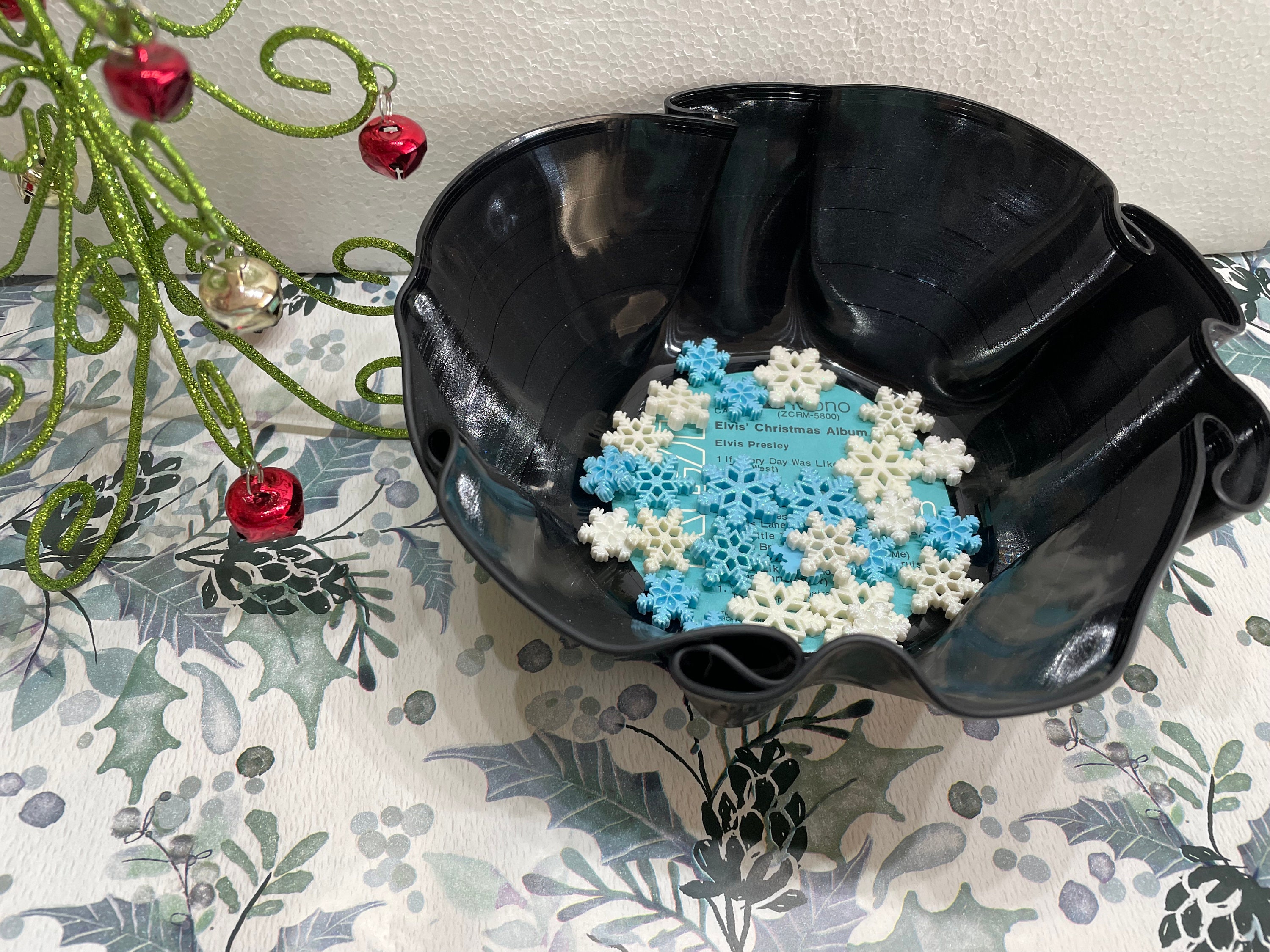 Elvis Presley - Elvis' Christmas Album Up-Cycled Vinyl Record Oldie Holdie Bowl