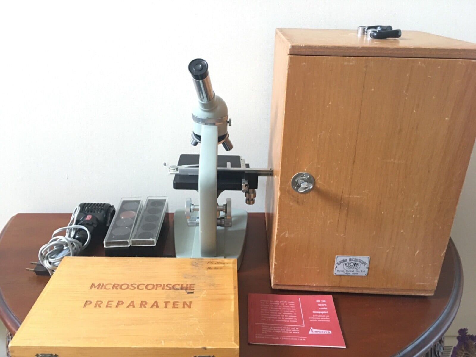 Kyowa Optical Microscope No 641879 Tokyo Wood Case + Prepared