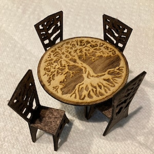 Miniature  1:24th scale stained tree table w/4 chairs for your dollhouse/roombox.shadow box/diorama.