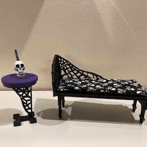 Miniature 1/12th scale spider chaise lounge or spider end table for room boxes/shadow boxes/haunted houses/diorama.