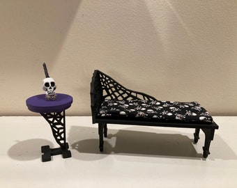 Miniature 1/12th scale spider chaise lounge or spider end table for room boxes/shadow boxes/haunted houses/diorama.