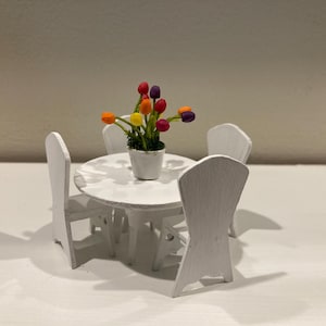 Darling miniature round table w/4 chairs for your 1/24th scale for your dollhouse/room box/diorama.