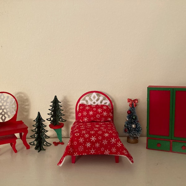 Miniature  1/24th scale Christmas furniture for your dollhouse/shadow box/room box/diorama. Sold separately.