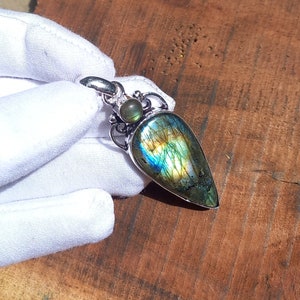 Handmade Labradorite Pendant: 925 Sterling Silver Necklace