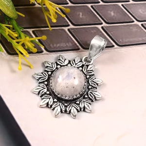 Pendentif fleur en pierre de lune : collier fait main en argent sterling 925