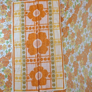 NOS set of 2  Vintage Orange Towels / midcentury towels / flowerpower towels / seventies towels / vintage Orange towels / deadstock towels