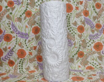 Vintage White Bisque Porcelain vase made by Kaiser / White West Germany vase /White vintage vase / midcentury vase / space age vase / shels