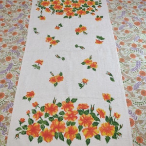 NOS Vintage towel with orange flowers/ retro towel / flowerpower towel / seventies towel / vintage floral towel / orange deadstock towel