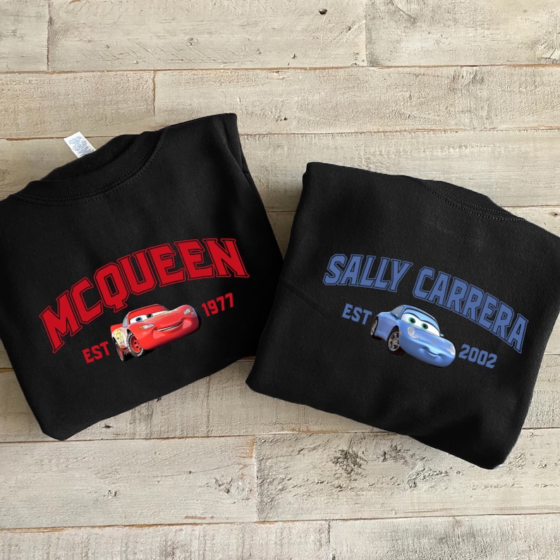 Bluzy z nadrukiem Mcqueen i Sally, samochody Mcqueen x Sally para, modny okrągły dekolt, walentynkowa koszula dla par, walentynkowa koszula PNIS001-002 zdjęcie 1