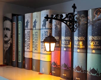 Library Lantern – Mini Bookshelf Lamp, Bookshelf Light, Warm & White LED