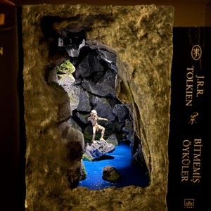 Book Nook Gollum&#39;s Cave Home Library Decor, book nook kit, Diorama, bookshelf
