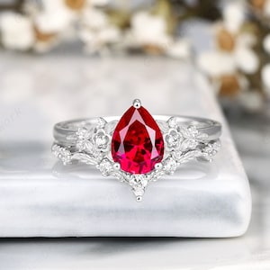 Conjunto de noiva em formato de pêra em platina, rubi e diamante, conjunto exclusivo de casamento em rubi, ouro branco, pedra de aniversário de julho, conjunto de anel de noivado e flor