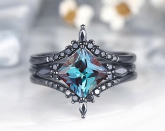 3PCS Vintage Black Gold Princess Cut Alexandrite Engagement Ring Set, Rhodium Black Bridal Set, Goth Wedding Set, Black Promise Ring Gift