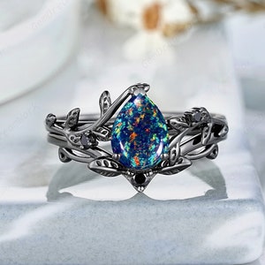 Vintage Black Gold Pear Shape Black Opal Engagement Ring Set, Gothic Black Leaf Wedding Set, Black Promise Ring Gift, Witchy Bridal Set
