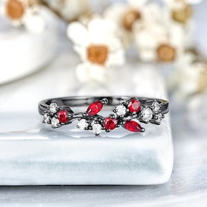 Vintage Ruby Wedding Band Nature Leaf Floral Wedding Ring Gothic Black Gold Ruby Promise Rings For Women Cluster Moissanite Anniversary Ring