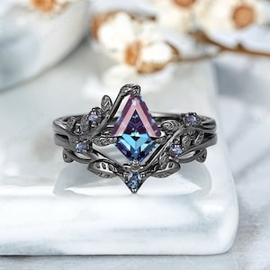 Kite Cut Alexandrite Engagement Ring Set Custom Black Gold Nature Inspired Leaf Wedding Rings Vintage Alexandrite Promise Rings For Women
