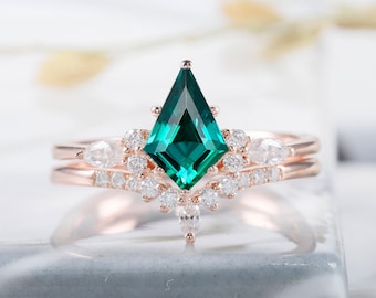 Kite Cut Emerald and Diamond Bridal Set, Unique Emerald and Moissanite Wedding Set, Vintage 14K Rose Gold Emerald Promise Engagement Ring
