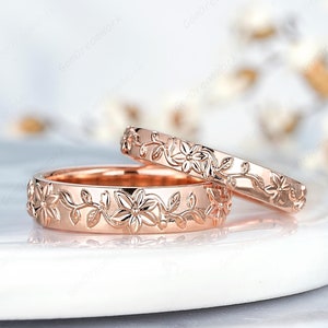 Vintage Rose Gold Lily Couple Ring Set Custom Nature Inspired Wedding Ring For Women And Mens Wedding Band May Birth Flower Anniversary Ring