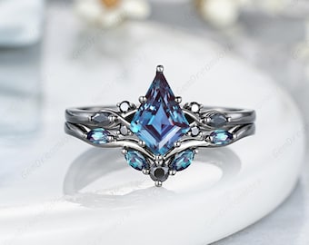 Kite Cut Alexandrite Engagement Ring Set Black Moissanite Cluster Wedding Ring Gothic Black Gold Purple Alexandrite Promise Rings For Women
