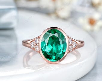 8x10mm Oval Shape Emerald Wedding Ring Vintage Bezel Emerald Engagement Ring 14k Gold Moissanite Cluster Promise Ring Women Anniversary Ring