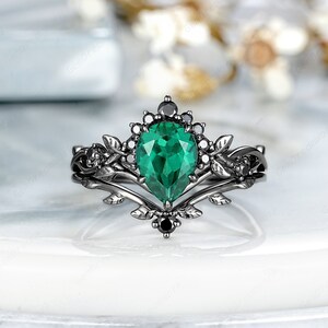 Antique Pear Emerald Engagement Ring Set Gothic Black Gold Leaf Wedding Ring Custom Nature Inspired Moissanite Anniversary Ring Gift For Her