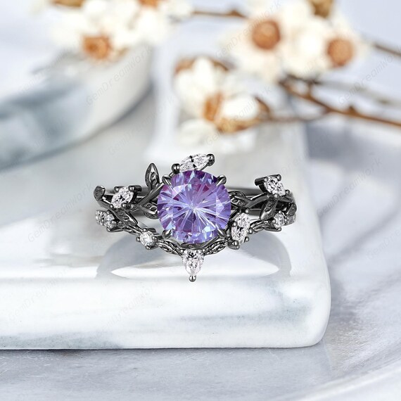 ラウンド型花火カットアレキサンドライトエンゲージリングセット