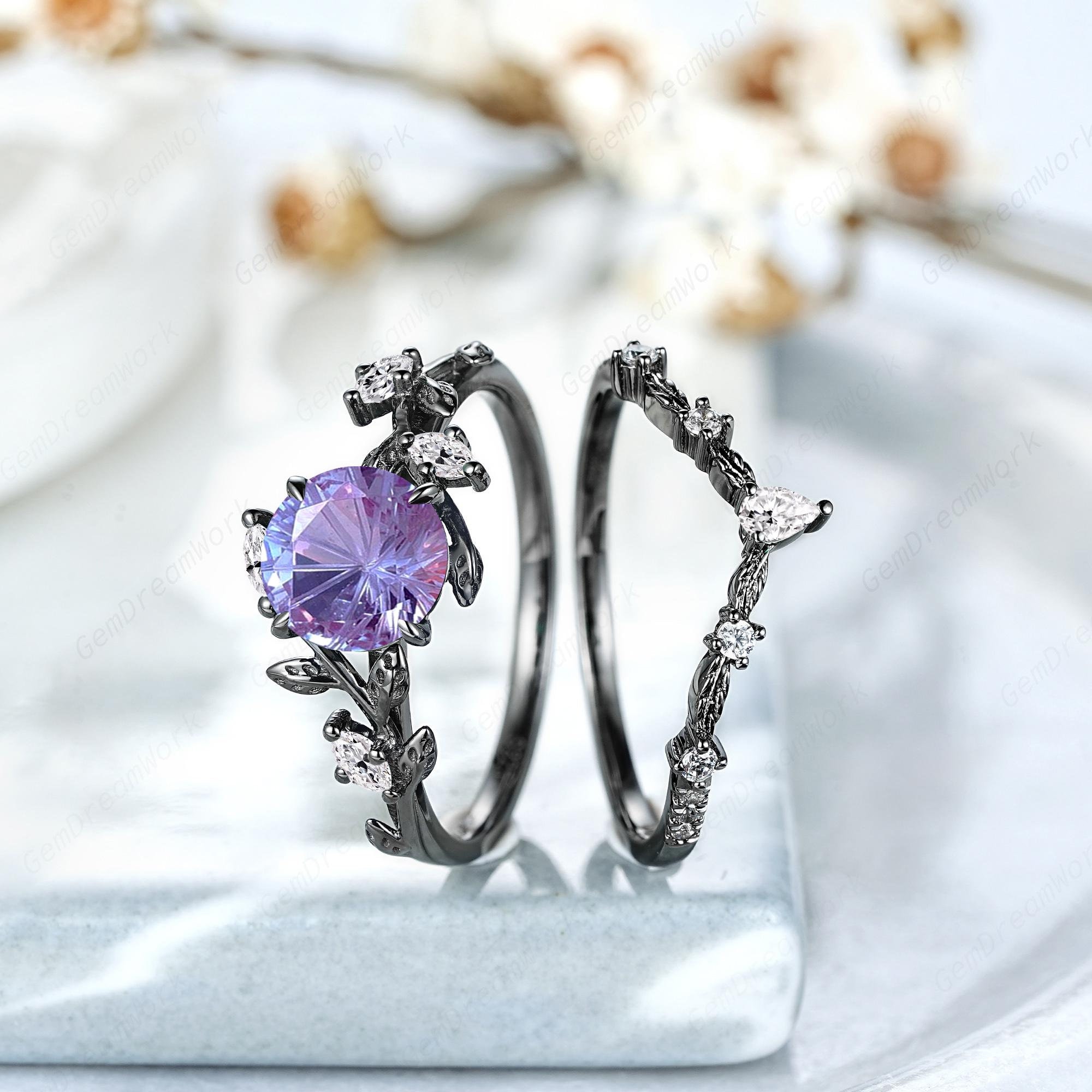 ラウンド型花火カットアレキサンドライトエンゲージリングセット