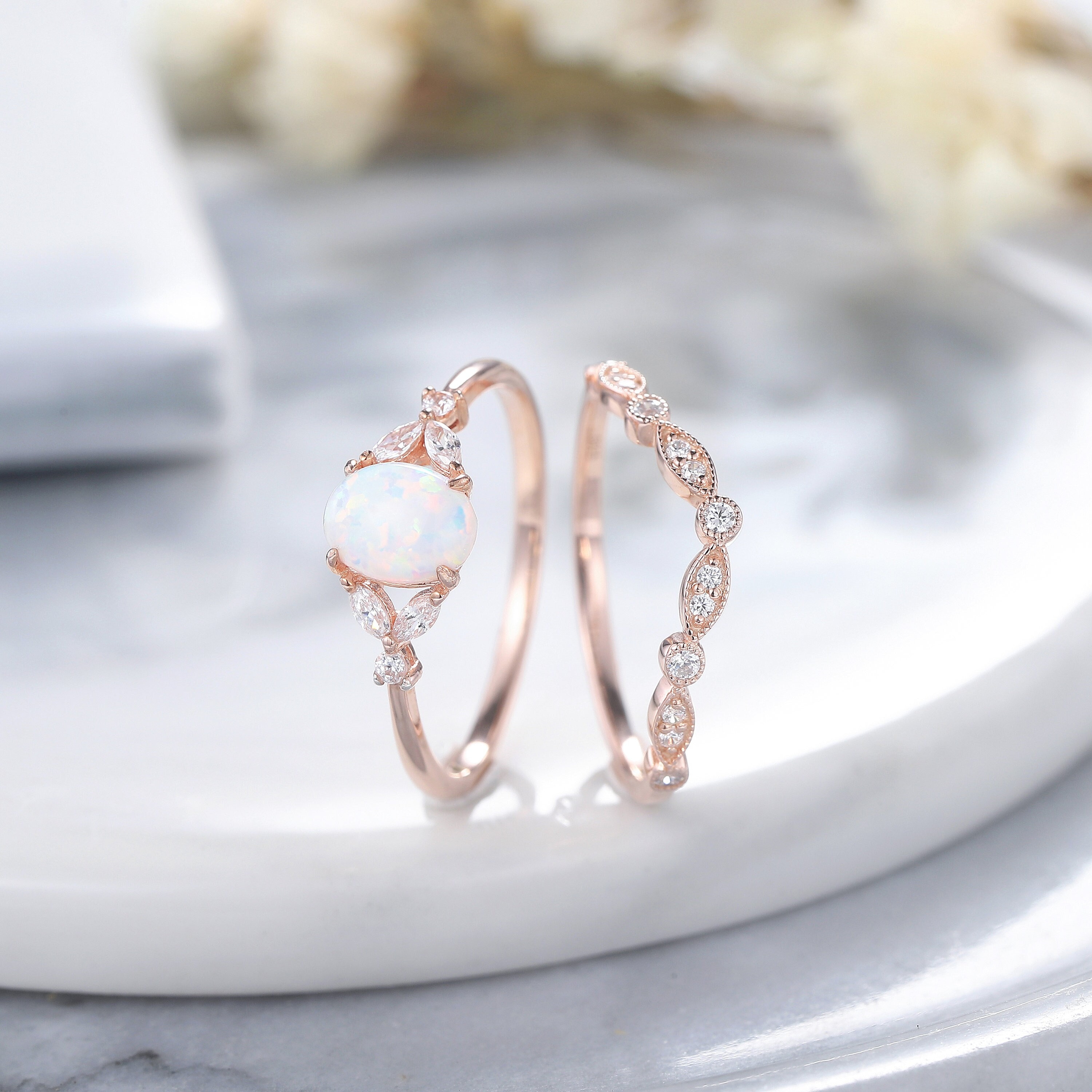 Einzigartige Oval Cut White Opal Verlobungsring Set, Vintage 14K Rose Gold Opal Braut Hochzeit Set, Opal Versprechen Jahrestag Ringe Geschenk für Frauen