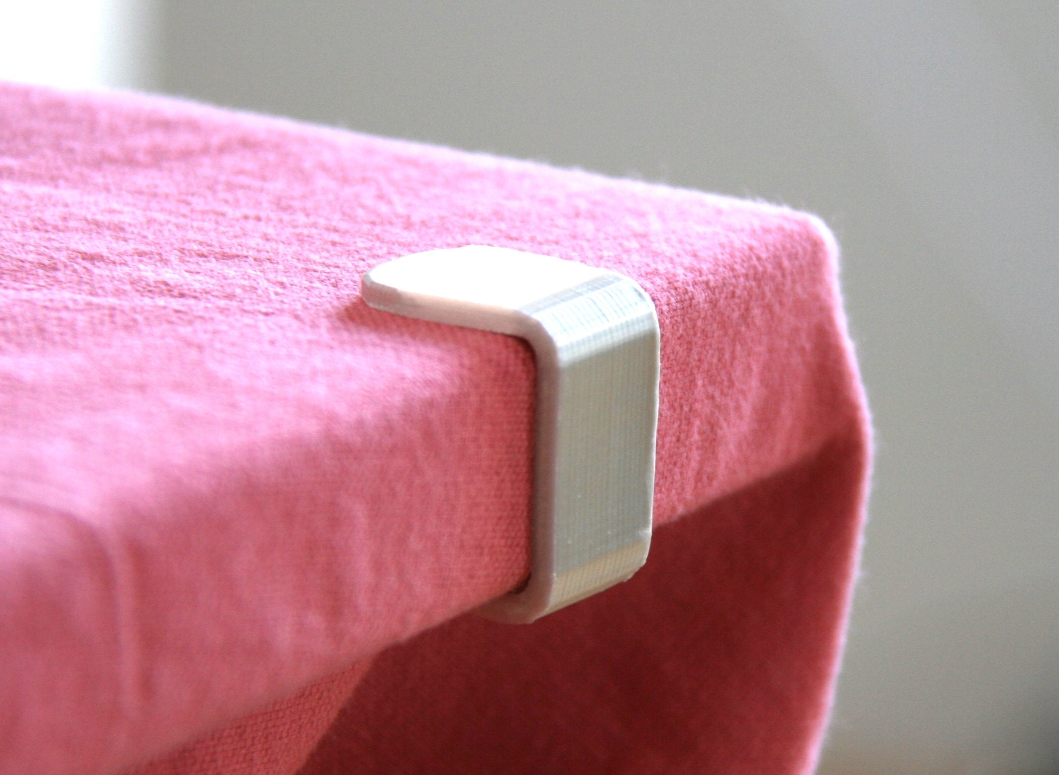 How To Use Table Cloth Clips