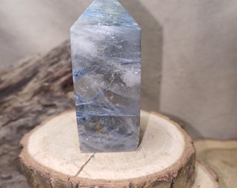 Pointe, obélisque,colonne cyanite et quartz (imparfaite)