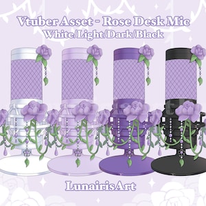 Puede incluir: Cuatro micrófonos de escritorio de diferentes colores con un tema de rosas. Los micrófonos son blanco, morado claro, morado oscuro y negro. Cada micrófono tiene una rejilla de malla morada, una rosa en la parte superior y una base con un diseño de rosa. La base es blanca, morado claro, morado oscuro y negro para que coincida con el micrófono.
