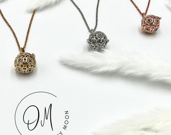 Christmas Style Silver Tone Hollowed Locket Box Essential Oil Diffuser Pendant Christmas Style Silver Tone Hollowed Locket Box Essential Oil Diffuser Pendant