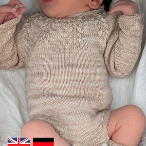 Strickanleitung Babybody mit Blattmuster – Einteiler Baby Strickmuster PDF Deutsch/Englisch + Video Tutorial (EN) – Geschenk zur Geburt