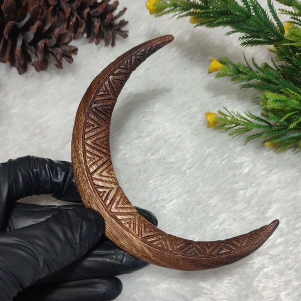 Ręcznie rzeźbiona spinka do włosów z drewna Suar w kształcie księżyca: spinka do włosów w kształcie półksiężyca