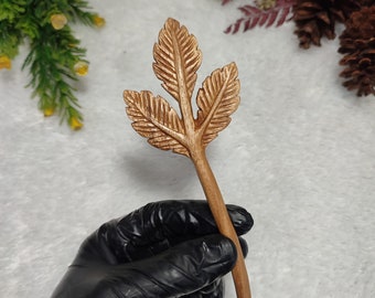 Horquilla para el cabello/sujetador de moño con forma de hoja de madera de suar tallada a mano