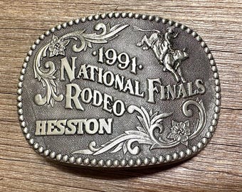 Begränsad upplaga 1991 Hesston NFR Bull Rider minnesbältesspänne i silver