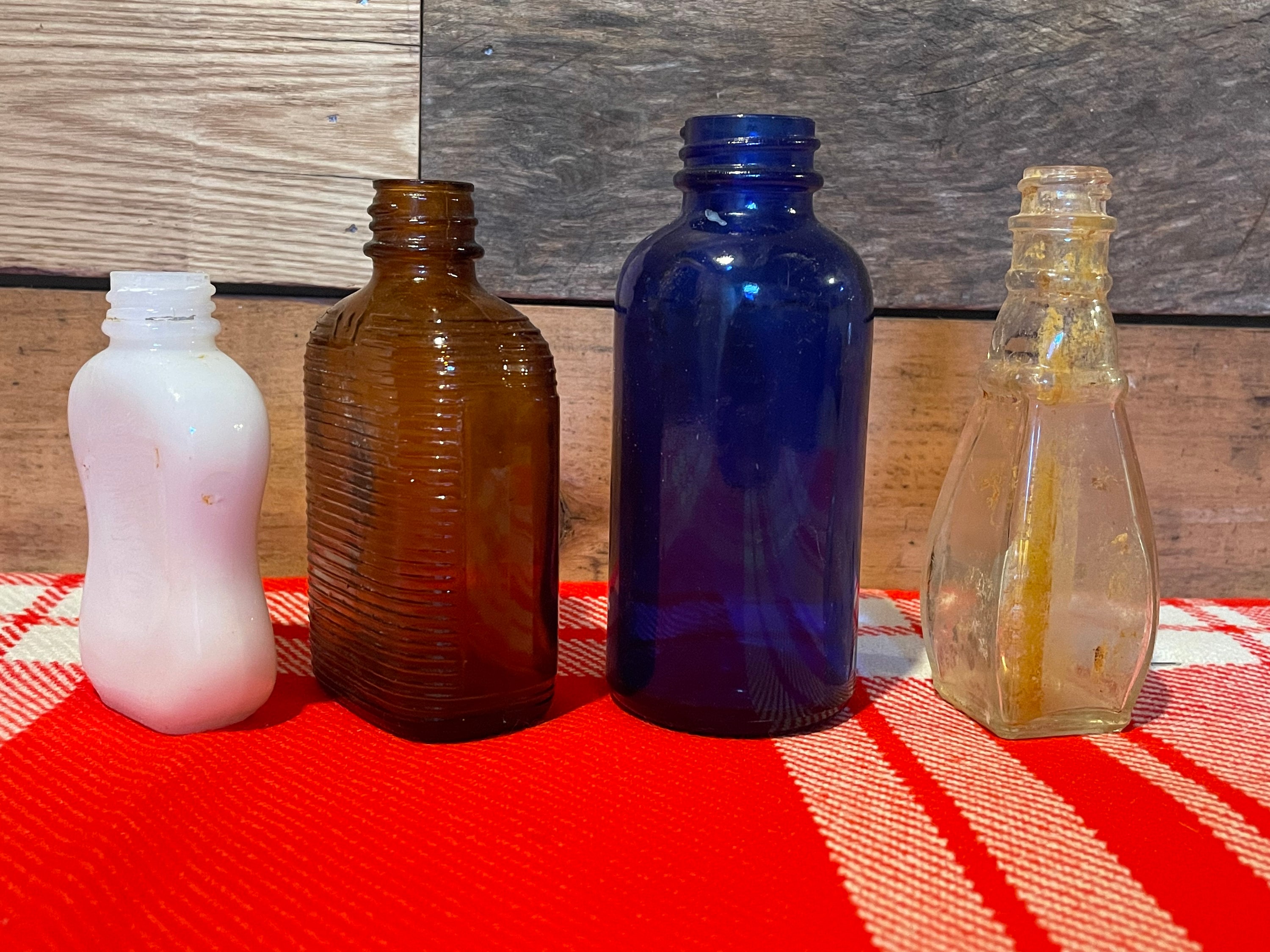 Collectibles VINTAGE GLASS BOTTLES lot1 Collectible Glass
