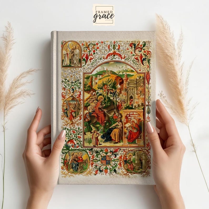 Puede incluir: Un libro de tapa dura con una ilustraci&oacute;n detallada y colorida que presenta figuras y escenas religiosas. La portada tiene un fondo color crema con bordes florales y foliados ornamentados. El texto "FRAMED grace" est&aacute; en la parte superior.