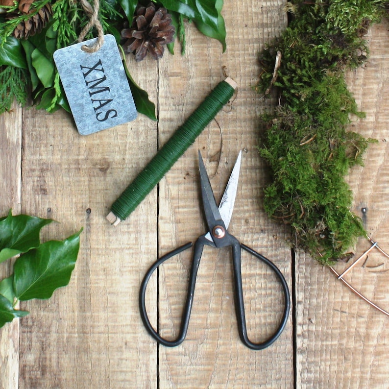 Natural Decorative Dried Flat Green Floristry Moss For Displays & Wreath Making | Autumn | Christmas image 2
